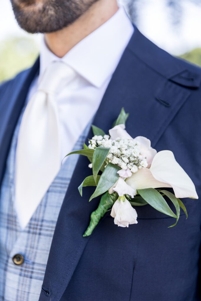 Bruidegom tijdens de shoot op de bruiloft bij Slot Doddendael.