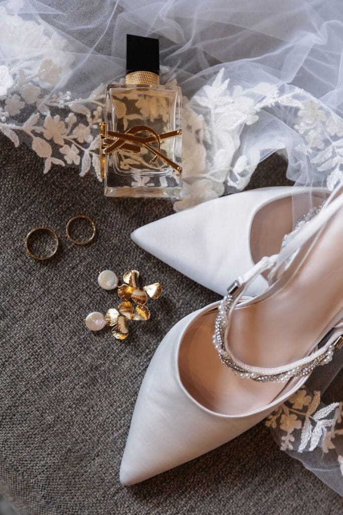 flat lay tijdens het klaarmaken van de bruid